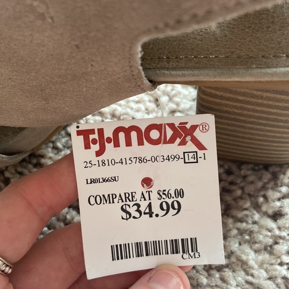 Kenneth Cole Reaction tan heels - Picture 5 of 5